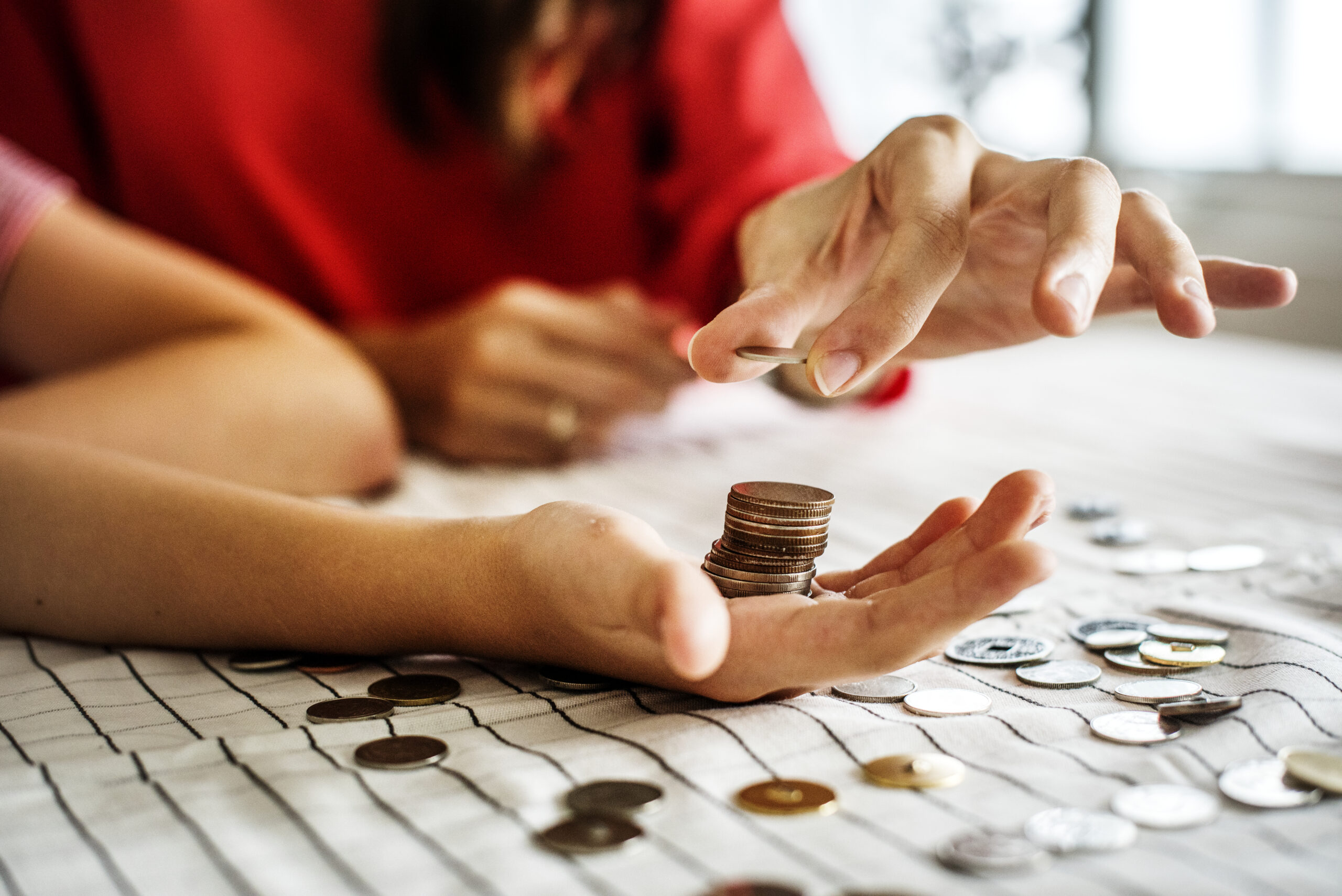 Donacions i convenis de col·laboració: quines obligacions fiscals tenen les entitats?